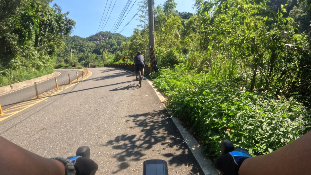 Cycling in Taiwan: Chill ride from Xindian (新店) to Coffee a Taste of Helen (海倫咖啡)